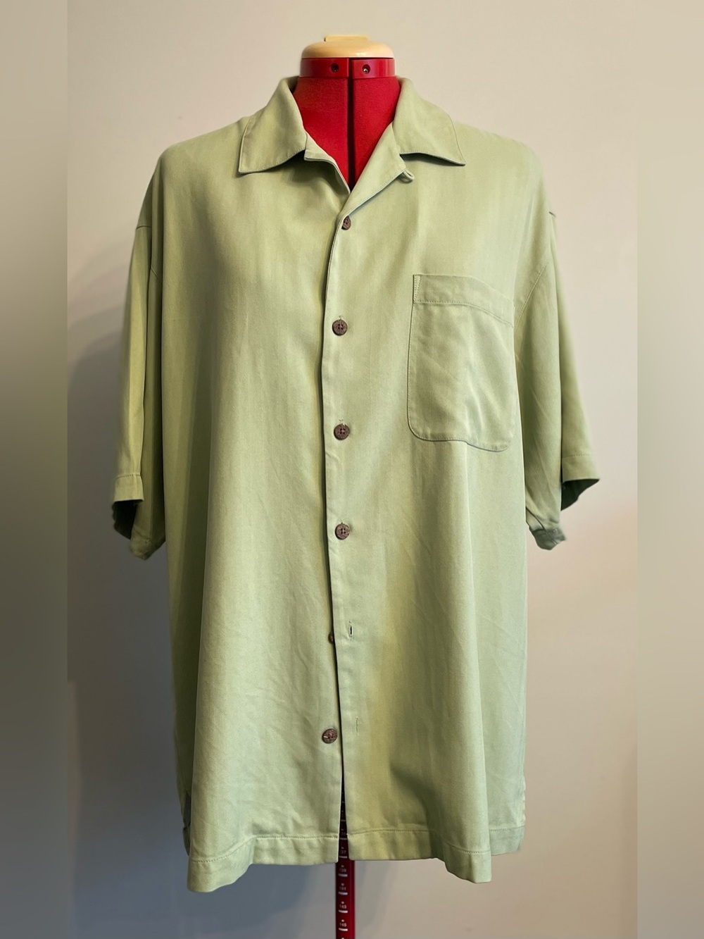 Tommy Bahama - all silk button up shirt Size Medium
